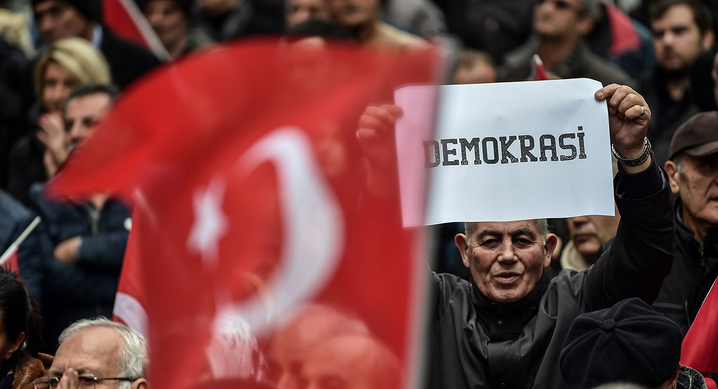 Democracy Support Without Democracy: The Cases of Poland and Turkey